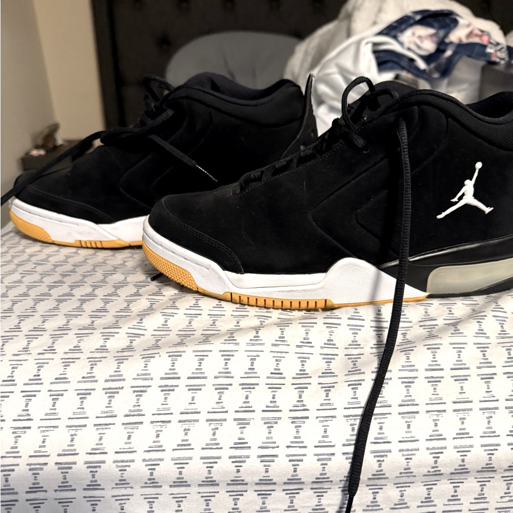 Jordan’s 9.5.  Black and yellow